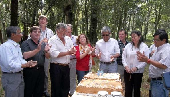 Egresados, docentes y directivos festejaron la continuidad de la idea)